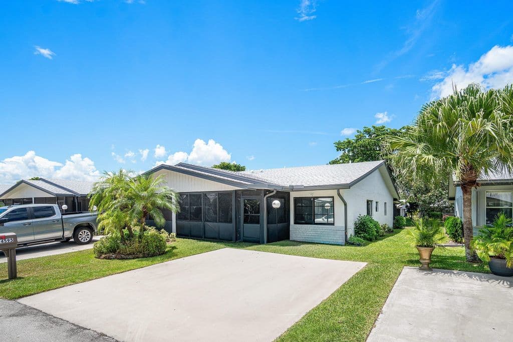 2+1 Müstakil ev — 14595 LUCY Drive