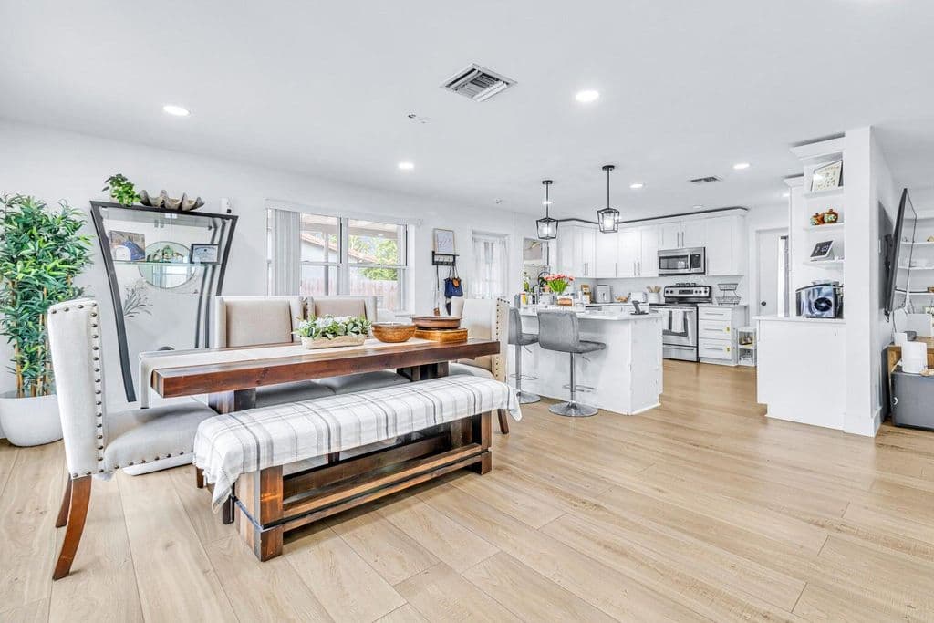 3-bedroom Single-Family Home — 4171 WATERWAY Drive