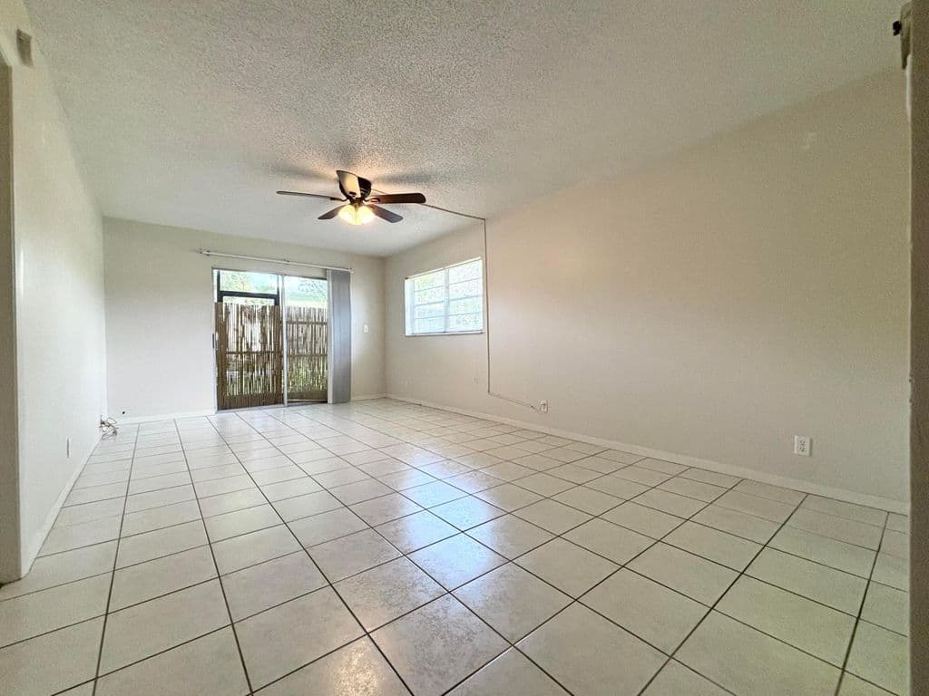1+1 Condo — 4139 NW 88th Avenue #104