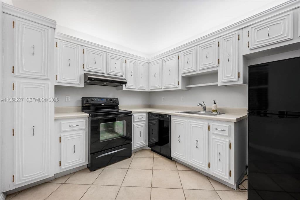 2+1 Condo — 2861 Somerset Dr APT 104
