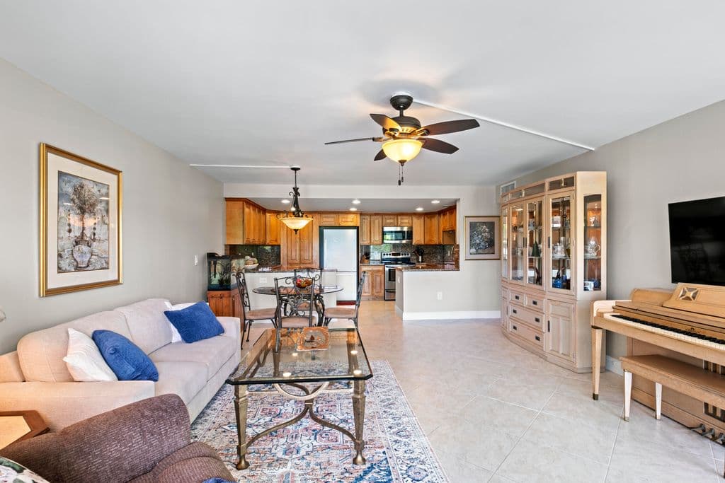2-bedroom Condo — 1101 River Reach Drive #308