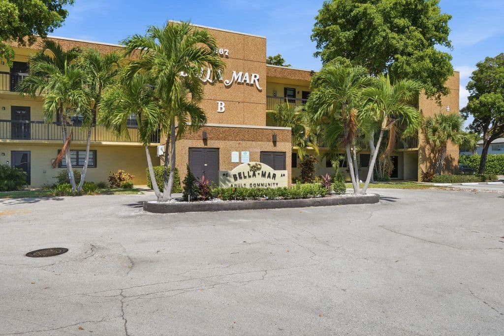 2+1 Condo — 367 S Federal Highway #A209