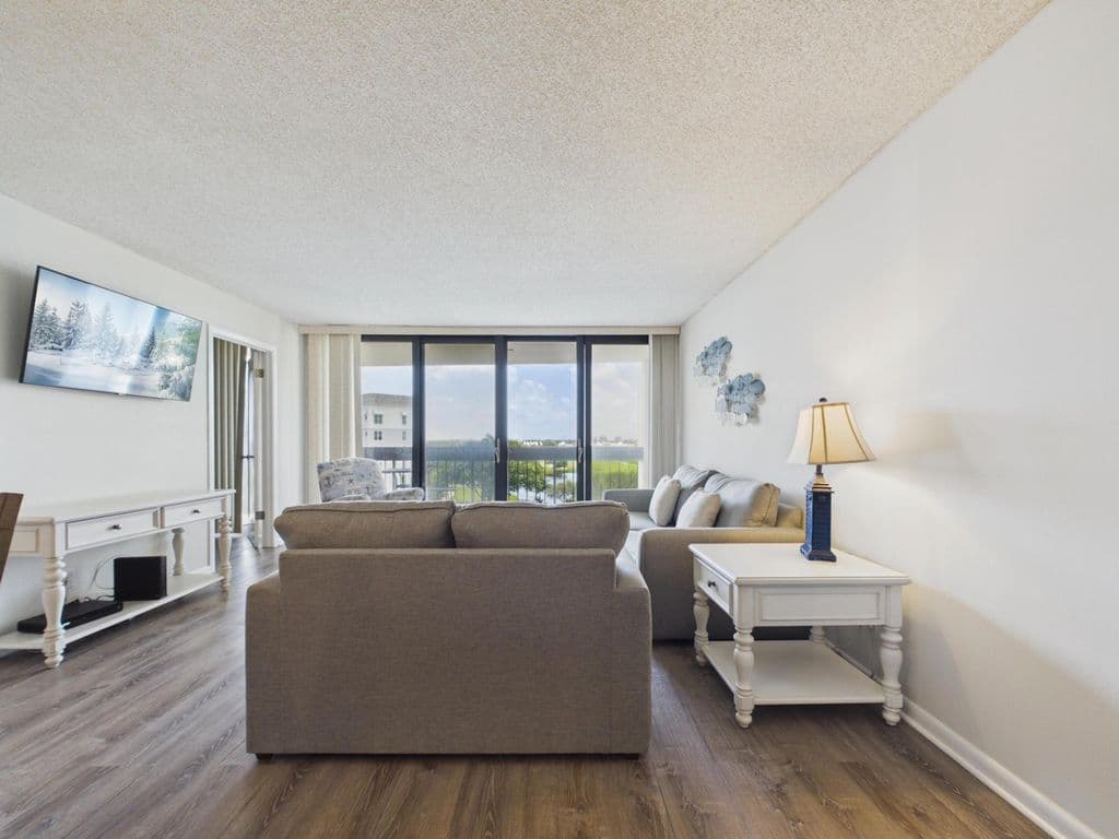 2-bedroom Condo — 2400 PRESIDENTIAL Way #704