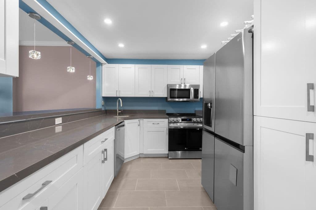 1+1 Condo — 1600 S Ocean Drive #PHC