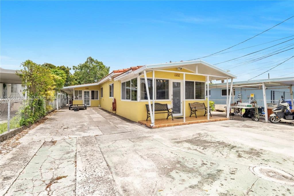 5+1 Mülk — 1052 NW 25th Ave