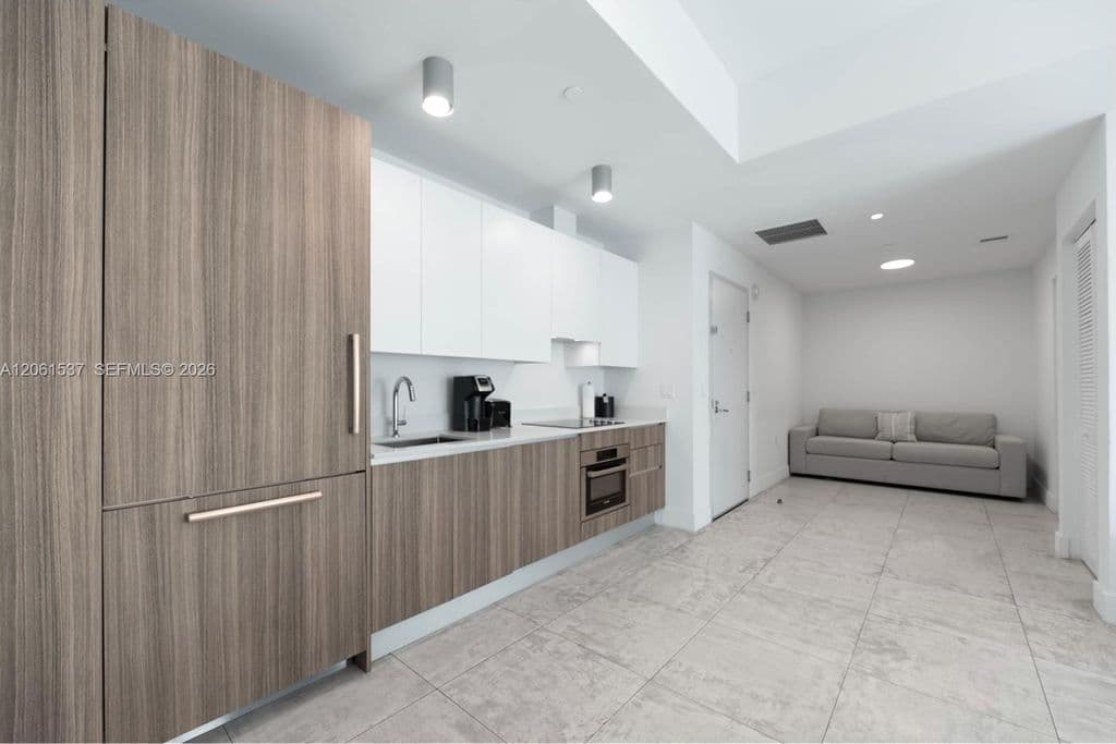 2+1 Condo — 239 SW 9th St #2103