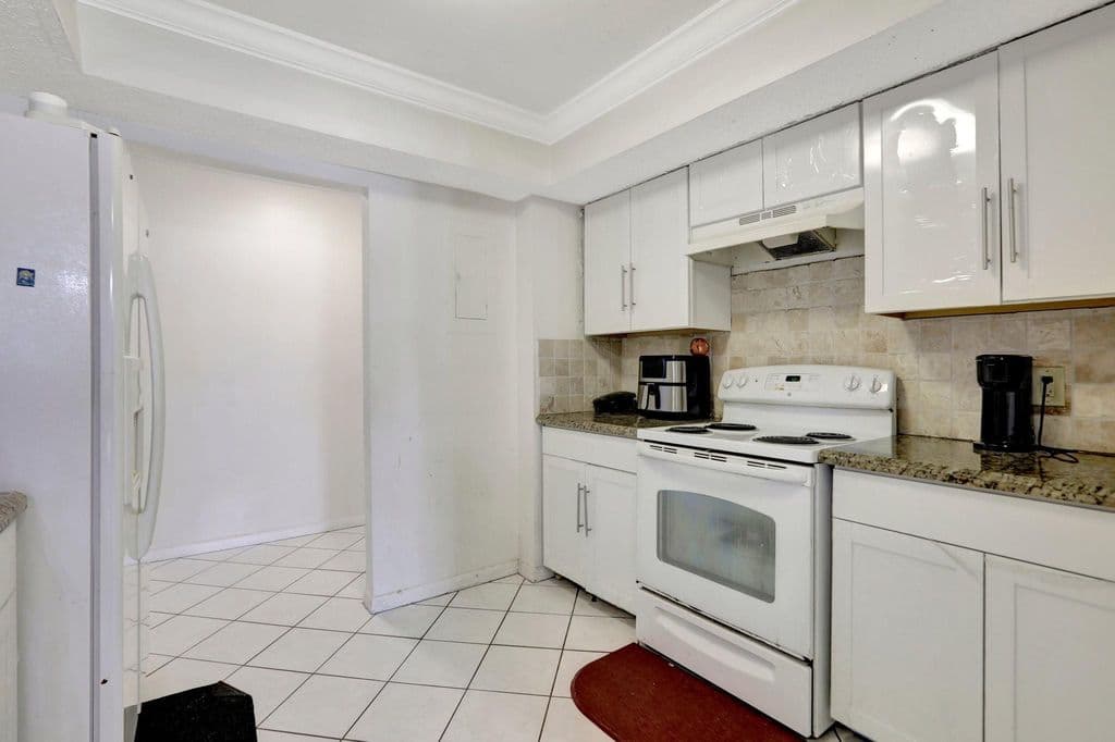 2+1 Condo — 5570 NW 44th Street #518a