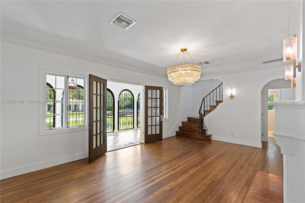 5-bedroom Single-Family Home — 1202 Granada Blvd