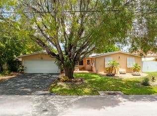 4-bedroom Single-Family Home — 1601 NE 48TH Court, Oakland Park, 33334