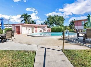 2-bedroom Condo — 11 Golfs Edge E #E, West Palm Beach, 33417
