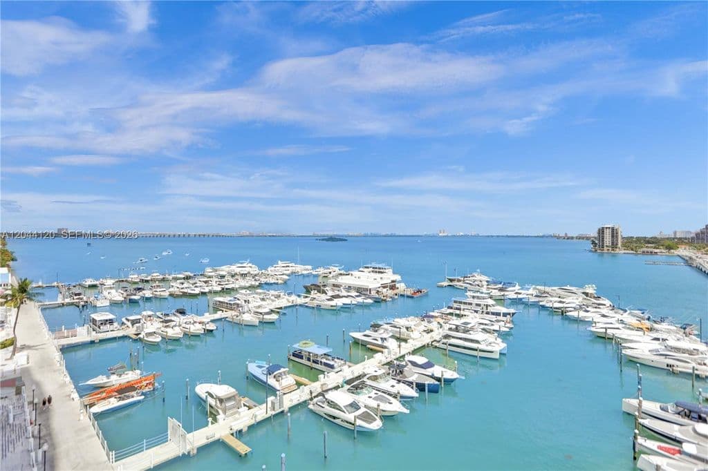 1+1 Condo — 555 NE 15th St APT 20I