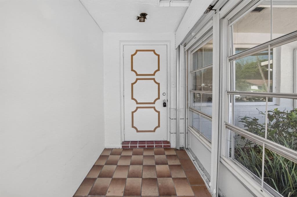 2-bedroom Single-Family Home — 6070 La Palma Lane