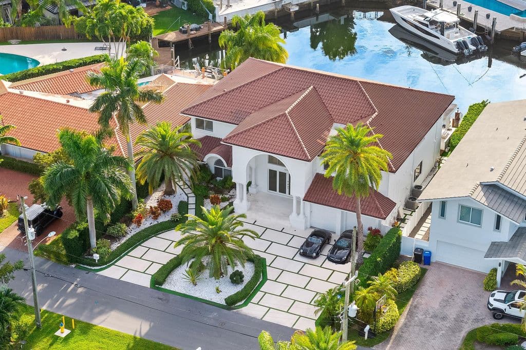 5+1 Müstakil ev — 16430 NE 30th Avenue
