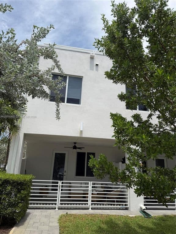 3+1 Müstakil ev — 10300 NW 66th St