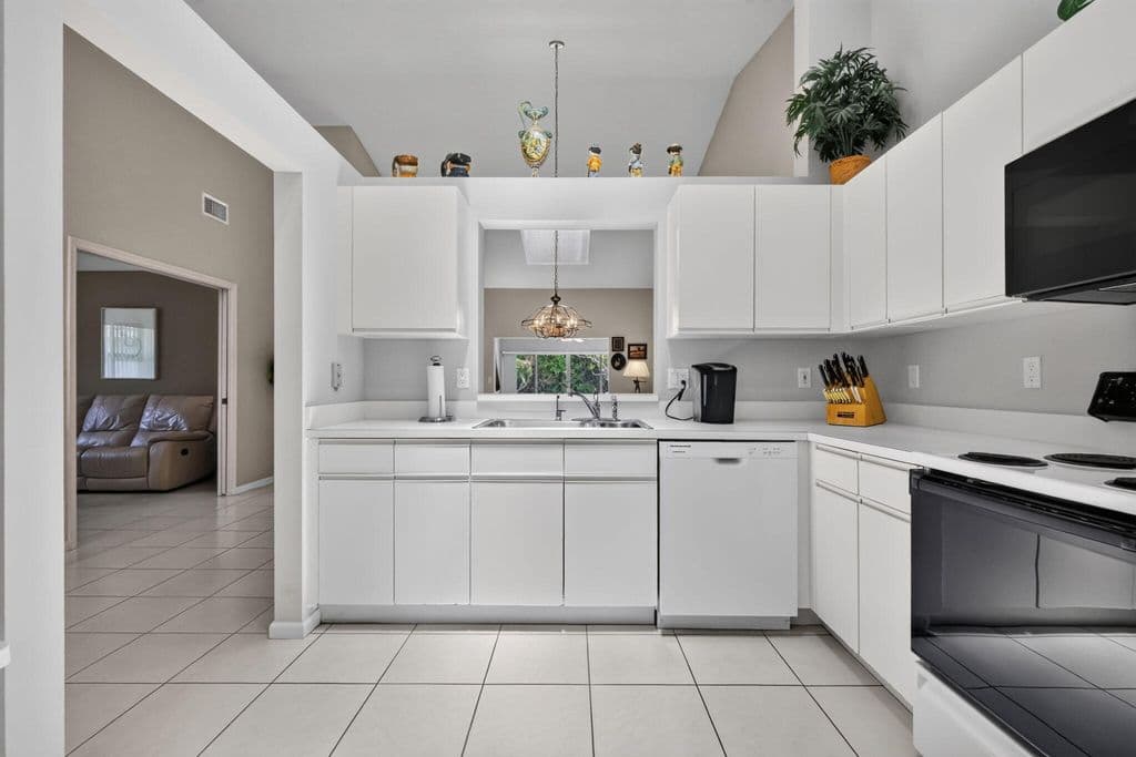 2-bedroom Condo — 7223 Summer Tree Drive