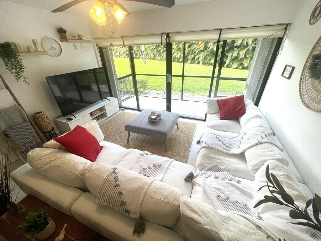 2+1 Condo — 2500 Presidential Way #106