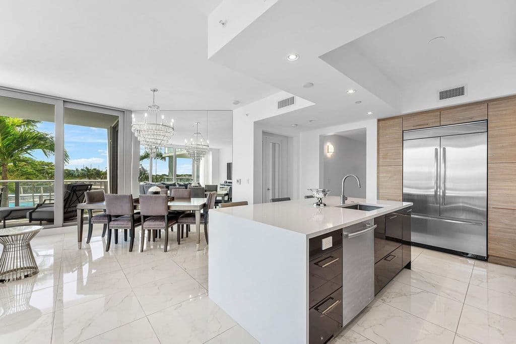 2+1 Condo — 2 Water Club Way #403