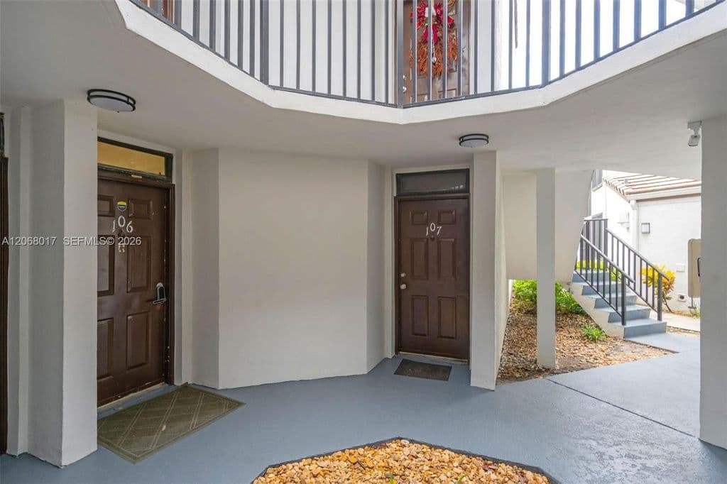 2-bedroom Condo — 213 Lake Pointe Dr APT 106