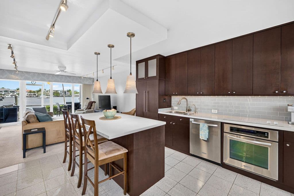 2-bedroom Condo — 2727 Yacht Club Boulevard #1b