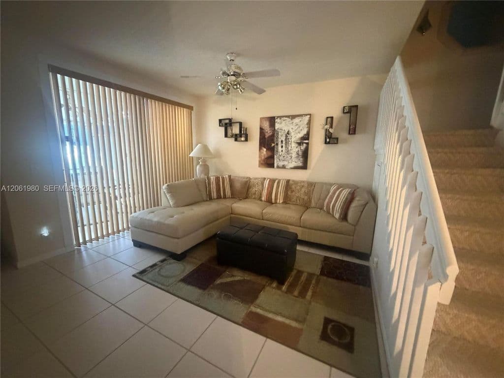 3+1 Mülk — 16836 SW 1st Pl