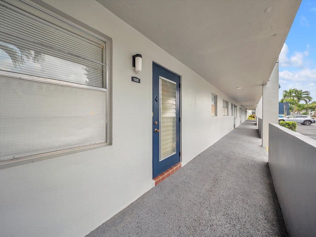 1+1 Condo — 7807 GOLF CIR Drive #105