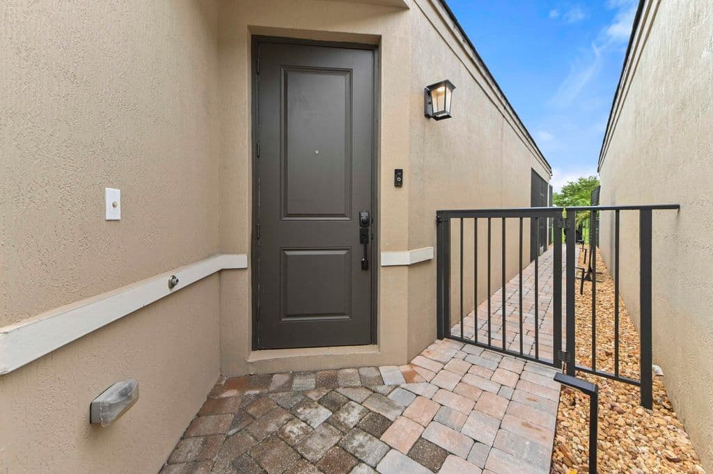 3-bedroom Single-Family Home — 355 NW 33RD Lane