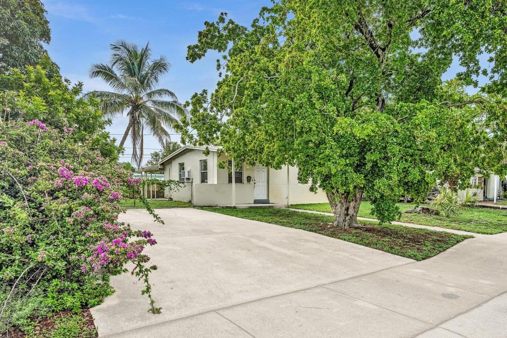 1+1 Müstakil ev — 4936 NE 14TH Avenue