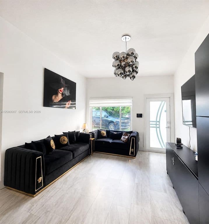 4+1 Müstakil ev — 12445 NW 20th Ave