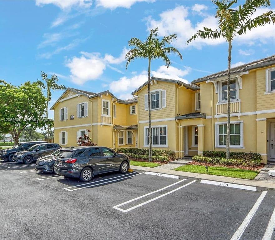 3-bedroom Property — 2928 SE 2nd St Unit 3
