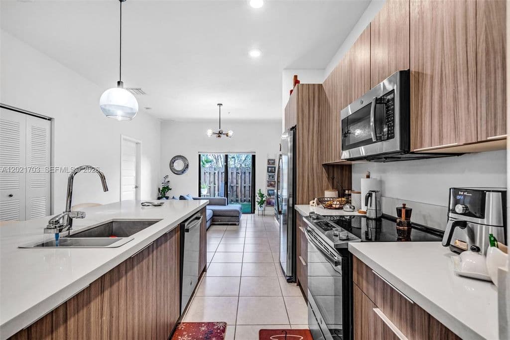 2-bedroom Condo — 8015 NW 104th Ave #3