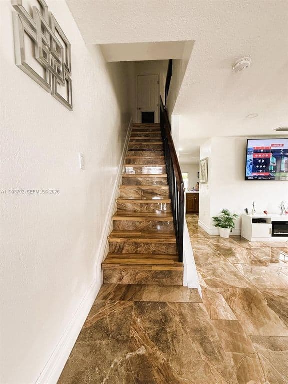 3+1 Mülk — 6217 SW 128th Pl
