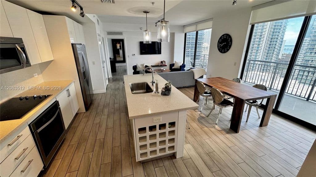 1-bedroom Condo — 999 SW 1st Ave APT 2303
