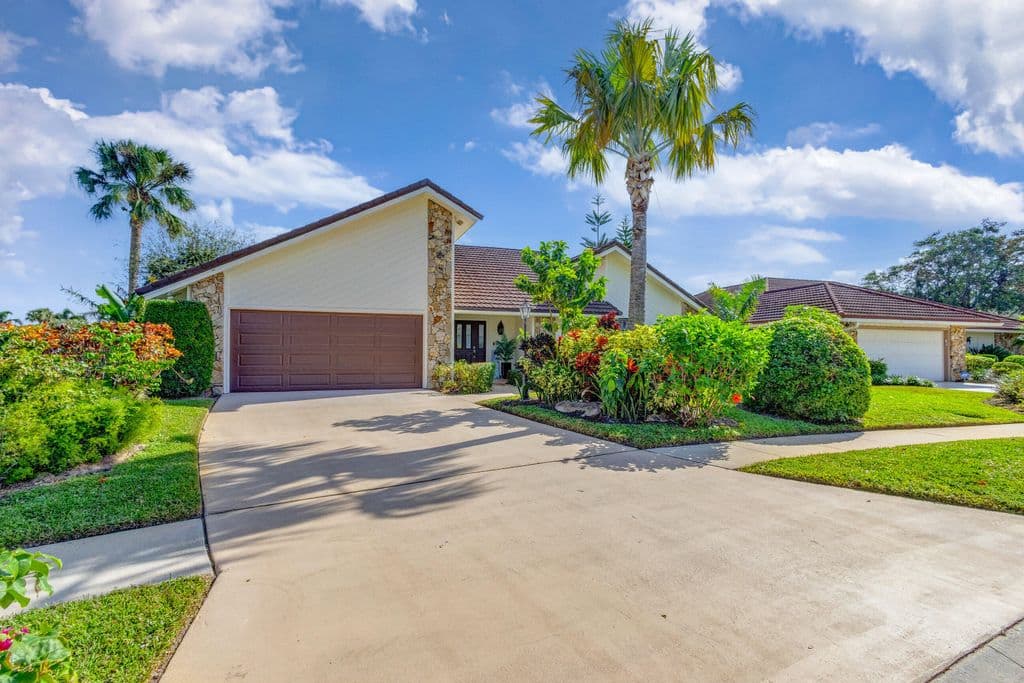 4-bedroom Single-Family Home — 12870 La Rochelle Circle