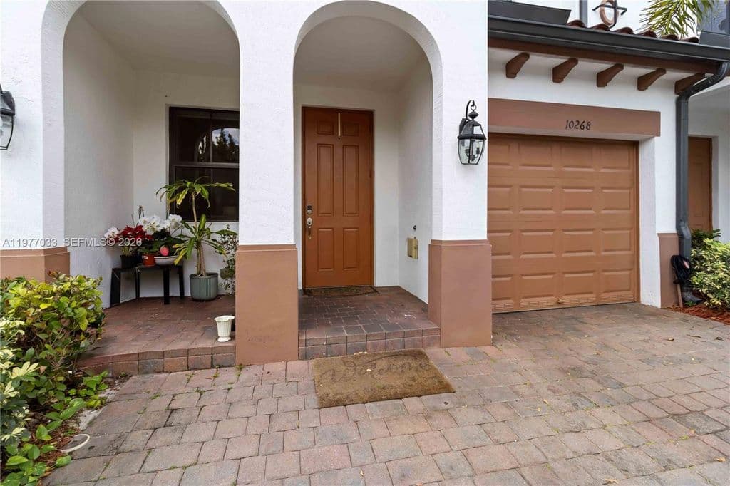 4-bedroom Property — 10268 NW 88th Ter