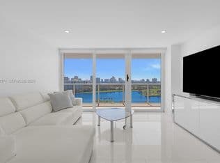 2+1 Condo — 3701 N Country Club Dr APT 1805, Aventura, 33180