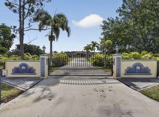 4-bedroom Single-Family Home — 2564 Deer Run Trail, Loxahatchee, 33470