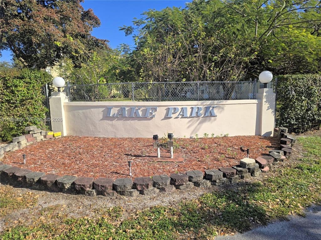 2-bedroom Condo — 940 NE 199th St APT 114