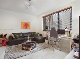 1+1 Condo — 540 Brickell Key Dr APT 308, Miami, 33131
