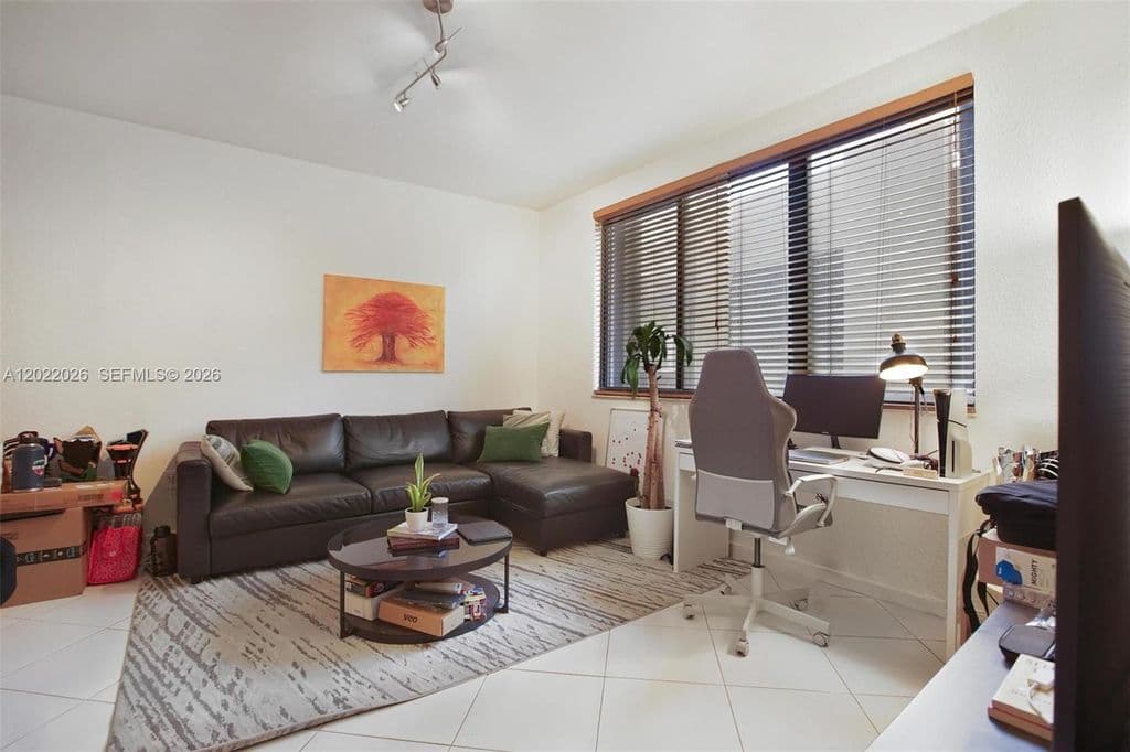 1+1 Condo — 540 Brickell Key Dr APT 308