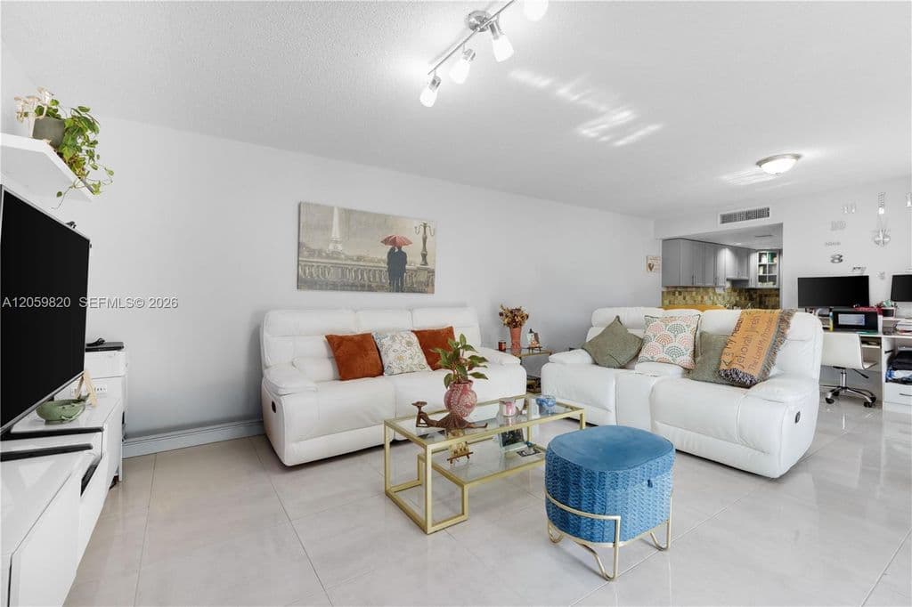 3-bedroom Property — 14357 SW 97th Ter