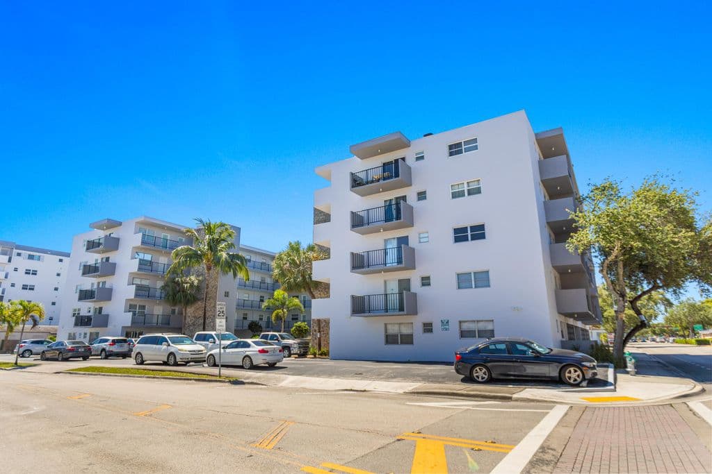 2-bedroom Condo — 1750 Jefferson Street #507