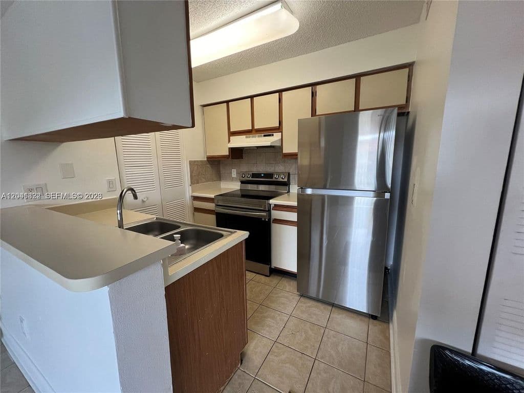 1-bedroom Condo — 1227 SW 46th Ave APT 304