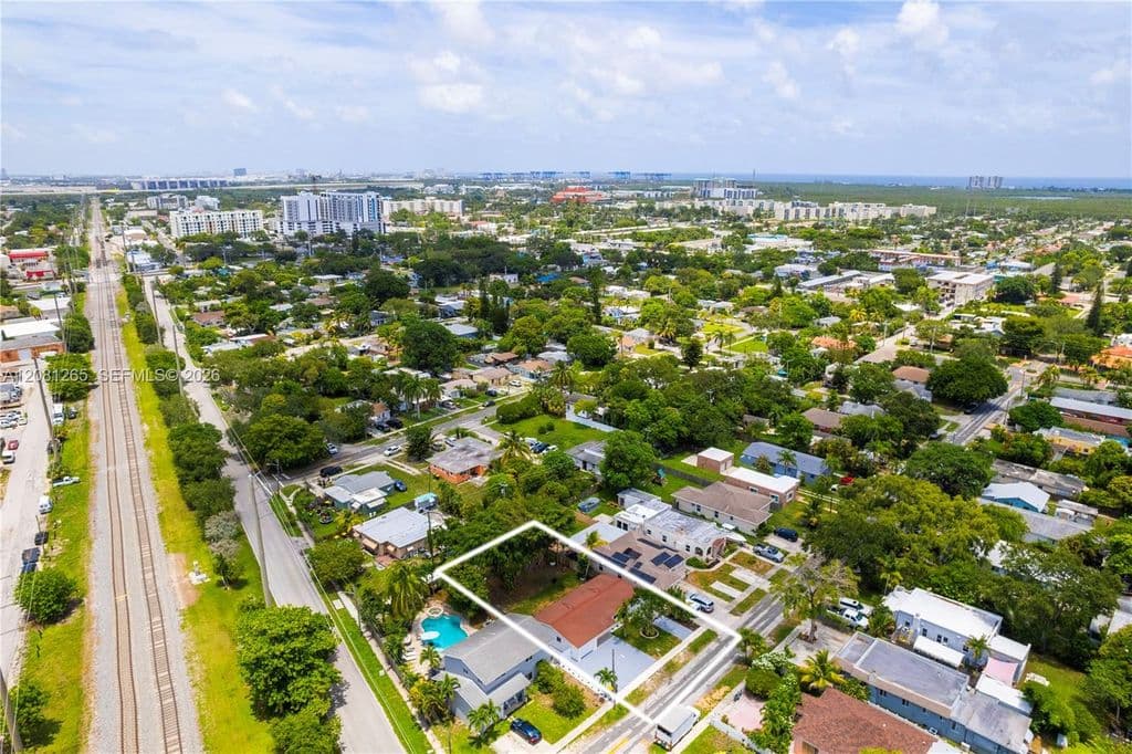 3+1 Müstakil ev — 254 SW 4th St