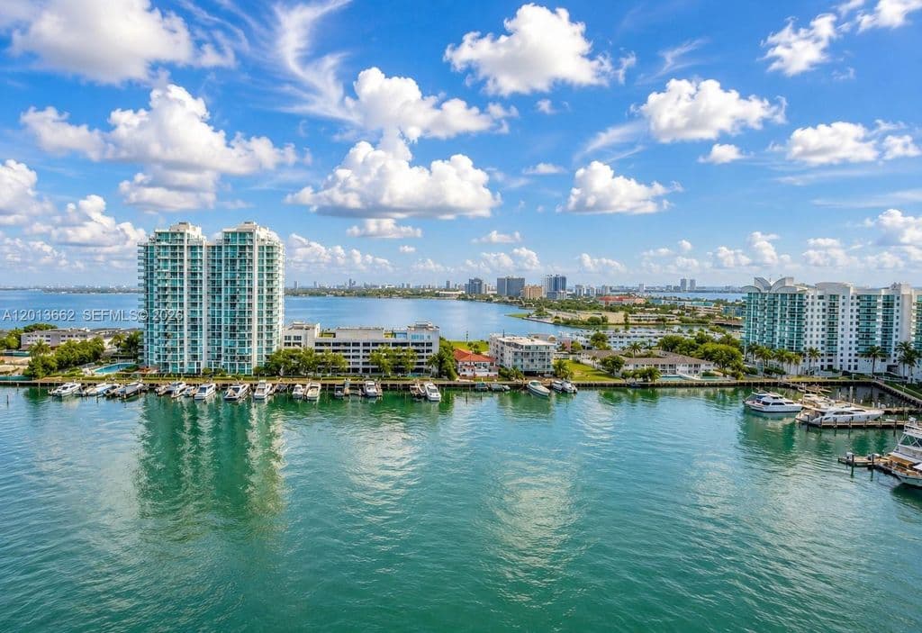 3-bedroom Condo — 7929 West Dr APT 1501