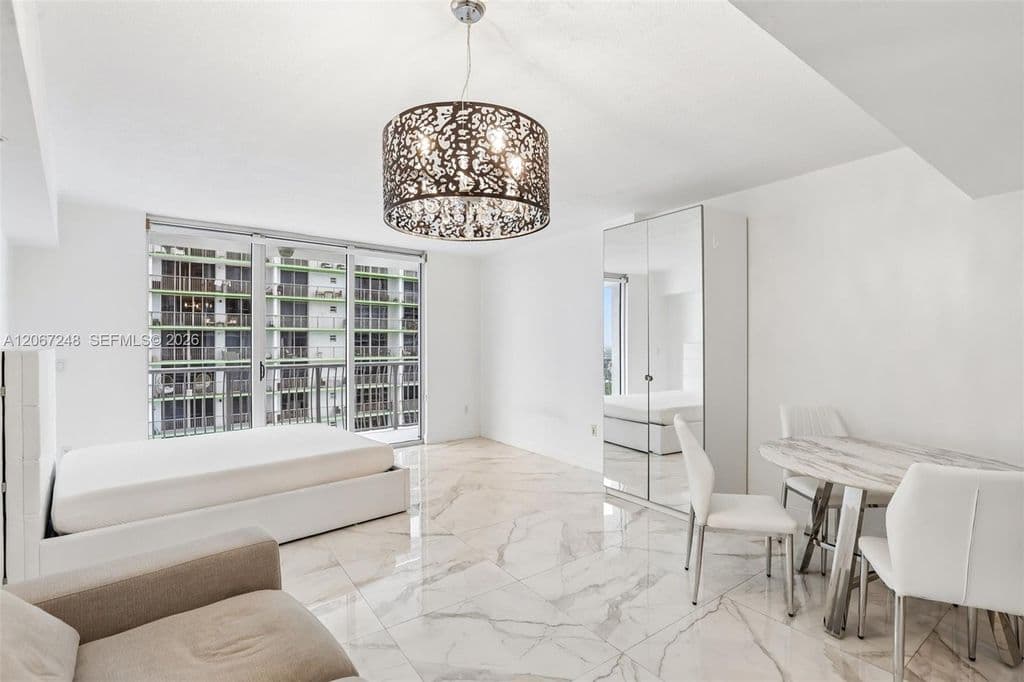 Condo — 1750 N Bayshore Dr APT 3207