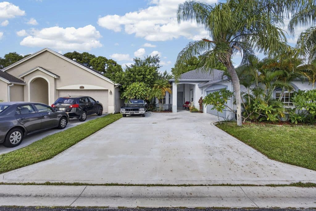 4-bedroom Single-Family Home — 1480 Lake Breeze Drive