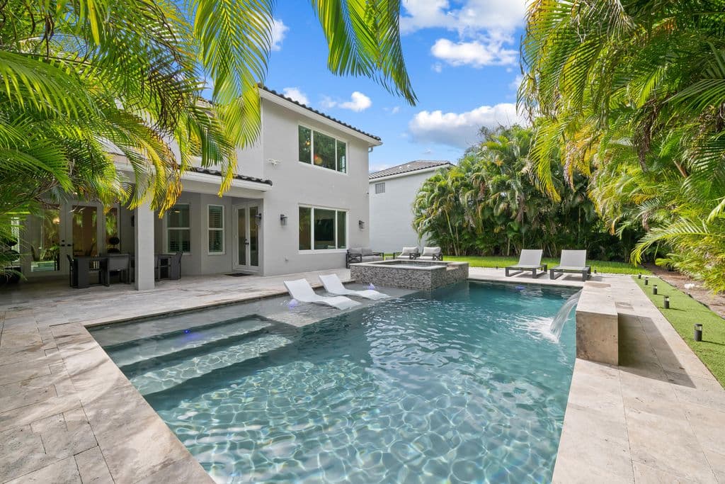 5-bedroom Single-Family Home — 10560 Walnut Valley Drive
