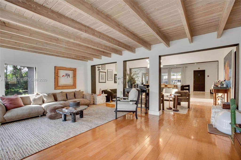 5+1 Müstakil ev — 10659 NE 10th Pl