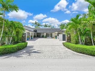 4+1 Müstakil ev — 13800 SW 38th St, Miami, 33175