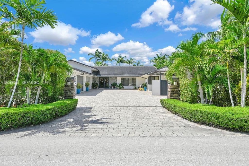 4+1 Müstakil ev — 13800 SW 38th St